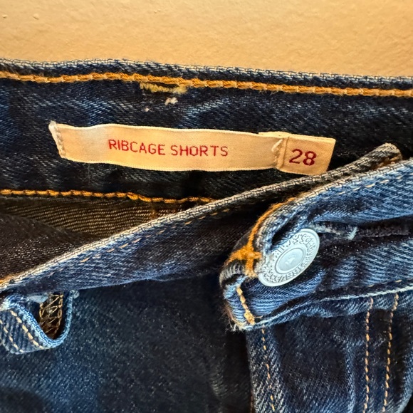 Levi’s ribcage denim shorts sz28 - Picture 2 of 4